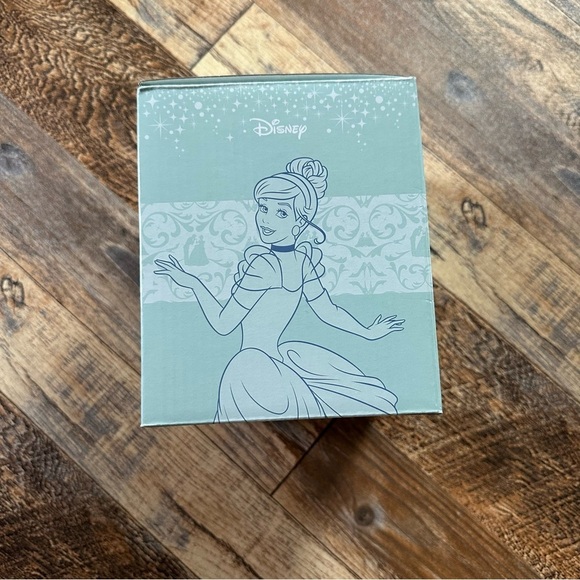 Cinderella Scentsy Mini Warmer NIB - New in Box | Disney - Picture 4 of 10